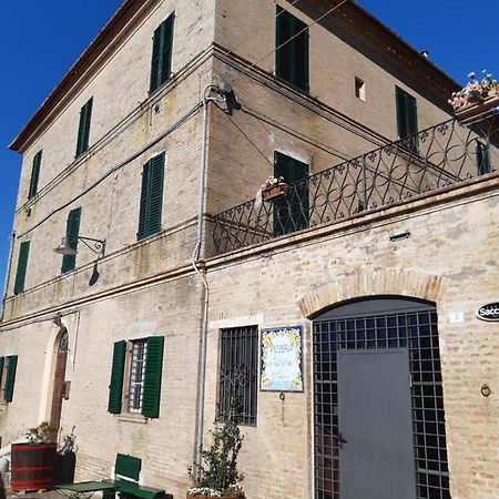Palazzo Tuemi Leilighet Castelplanio Eksteriør bilde
